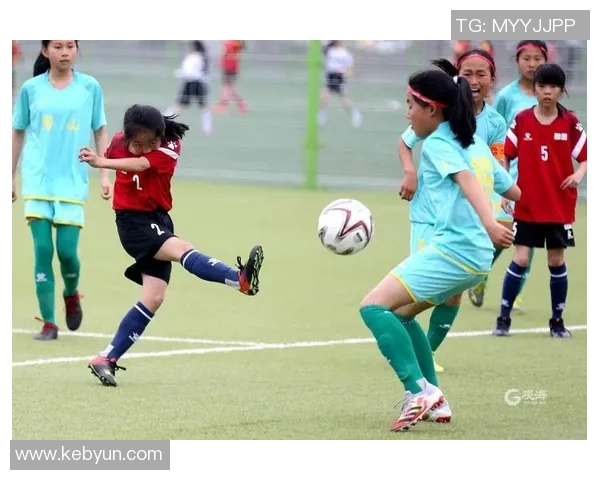 荷兰足球小将逆风崛起用青春与激情书写绿茵新传奇